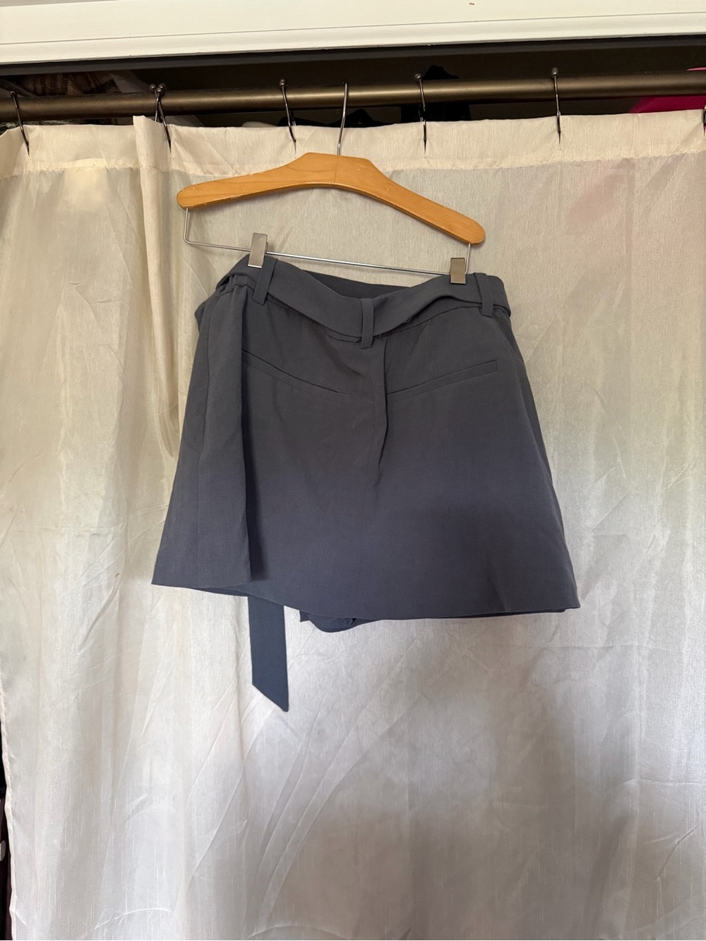 Abercrombie & Fitch Charcoal Wrap Cargo Mini Skort- Gray - Picture 3 of 4